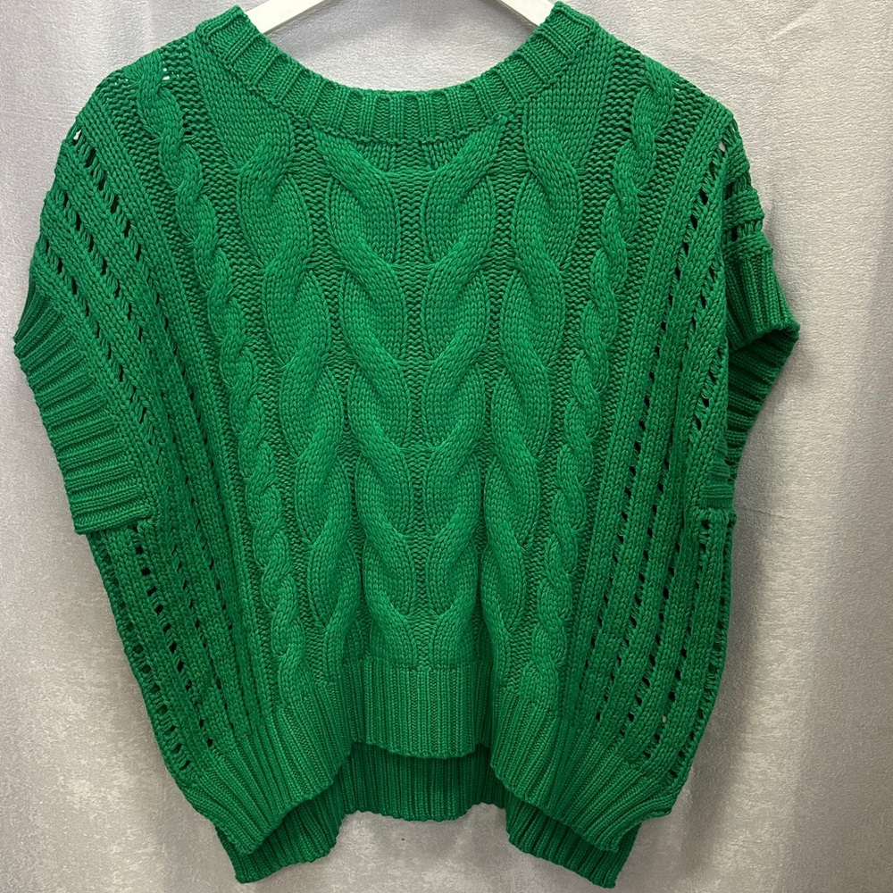 New with tags. Cable knit and open knit short sleeve sweater. Entro. Kelly green